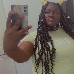 Meet your Posher, Alicia